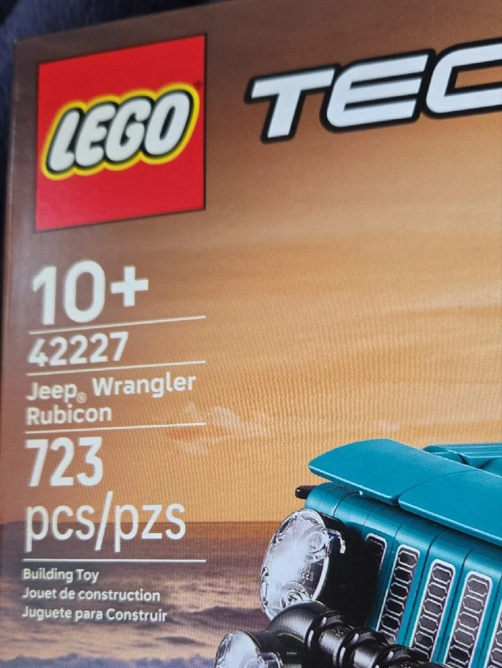 LEGO Technic Jeep Wrangler Rubicon Teal with Orange Wheels - Picture 3 of 4